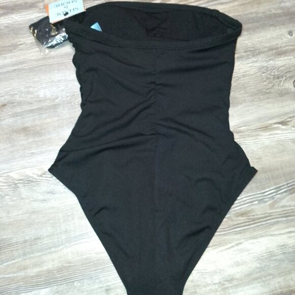 lady swimsuit - Picture 3 of 3